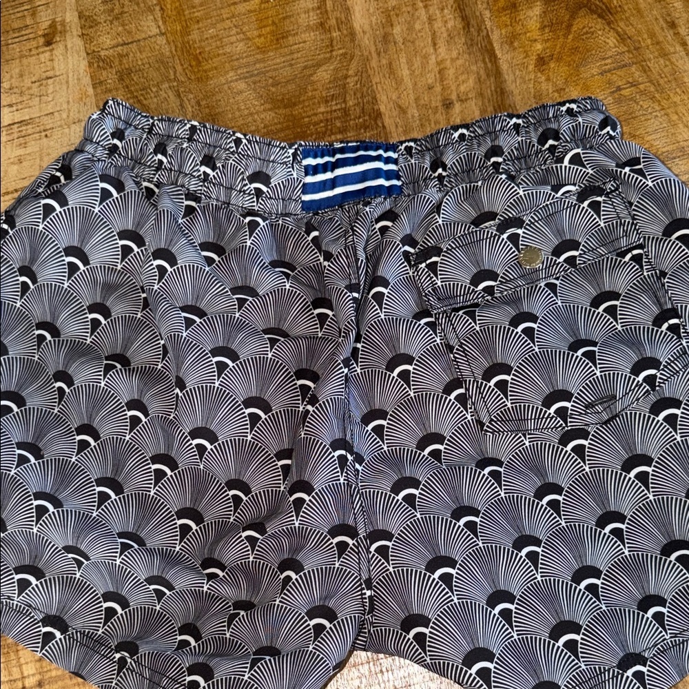 Patterned Men's Swim Trunks - Picture 4 of 4